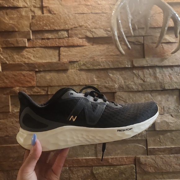 New Balance Fresh Foam Arishi v4 Running Shoe - Women - Picture 2 of 4